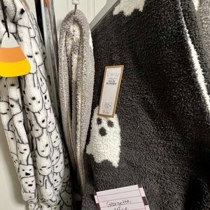 Cupcakes and Cashmere Grey reversible cozy knit ghost throw